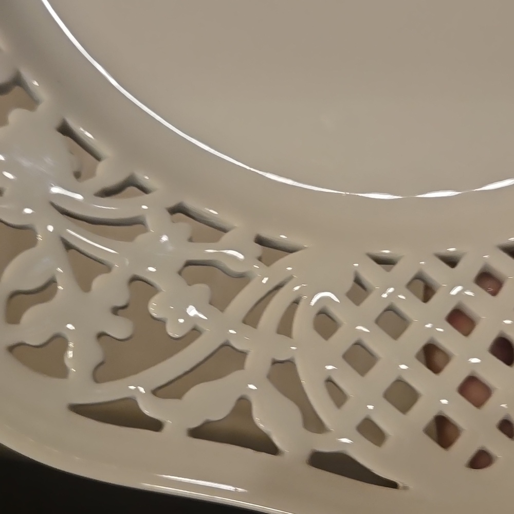 Oscar de la Renta Vintage Belmonte White Elegant Lattice Porcelain Serving Plate - Picture 3 of 7